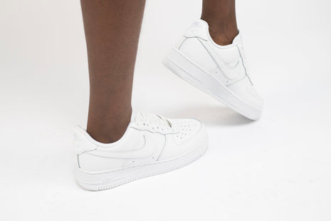 Chaussure Nike Air blanc pour femme.