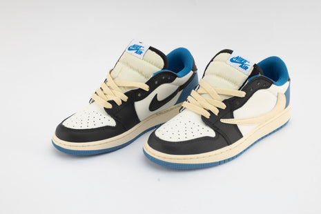 Baskets Nike Jordan 1 LOW Travis SCOTT pour enfant.