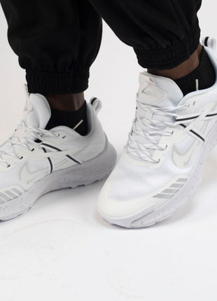 Basket Nike blanc pour homme.