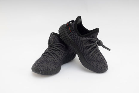 Baskets Adidas Yeezy Boost 350 pour enfant noir.