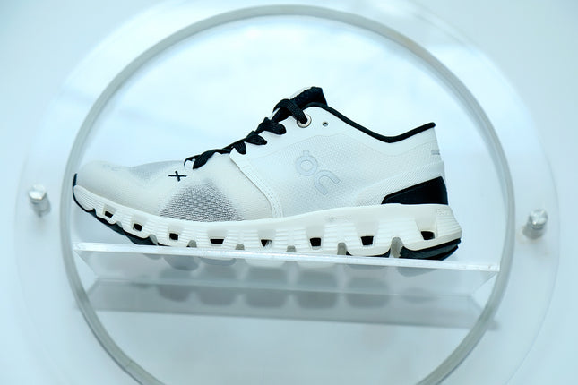 Basket On Cloud X Blanc et Noir - VIP sneaker Shoes (Chaussure) 👟