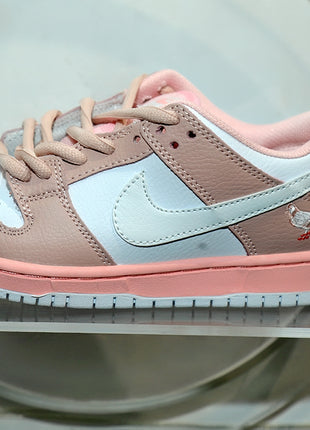 Sneakers Nike SB Dunk Low Rose et Blanc - Shoes (Chaussure) VIP sneaker 👟