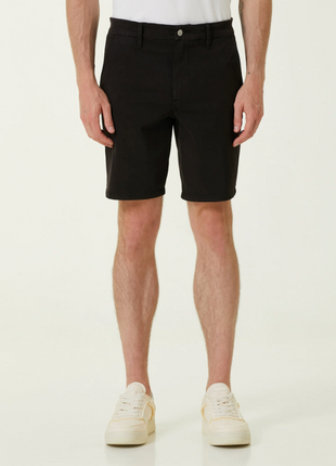 Short Urbain Noir Intemporel