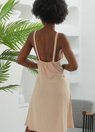 Robe Cocktail Beige avec devant détaillé