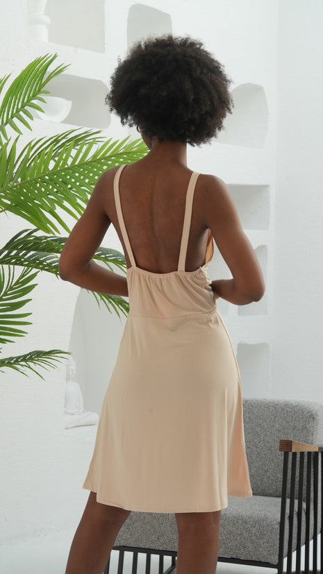 Robe Cocktail Beige avec devant détaillé