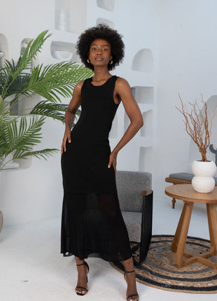 Robe Noire Asymétrique avec Voile Transparent