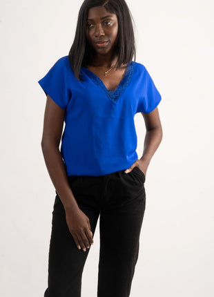 Blouse Chic Bleu Cobalt avec Dentelle Délicate