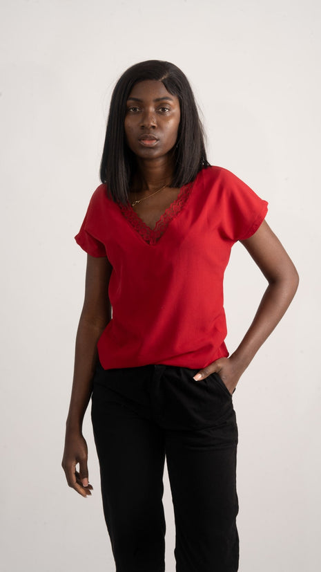 Blouse Chic Rouge avec Dentelle Délicate