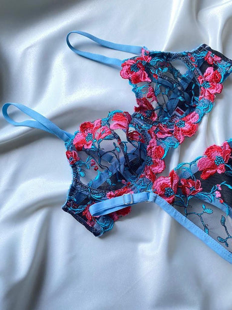 Ensemble de Lingerie en Dentelle Noire et Broderie Fleurie Bleu et Rouge