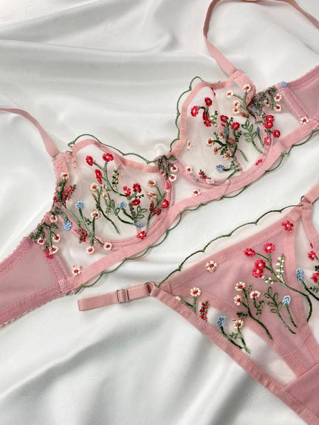 Ensemble de Lingerie Rose Poudré avec Broderie Florale