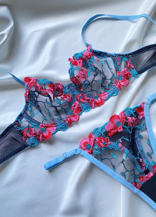 Ensemble de Lingerie en Dentelle Noire et Broderie Fleurie Bleu et Rouge