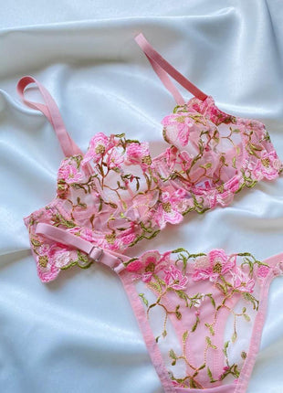 Ensemble de Lingerie en Dentelle Rose Brodée de Fleurs