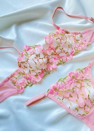 Ensemble de Lingerie en Dentelle Rose Brodée de Fleurs