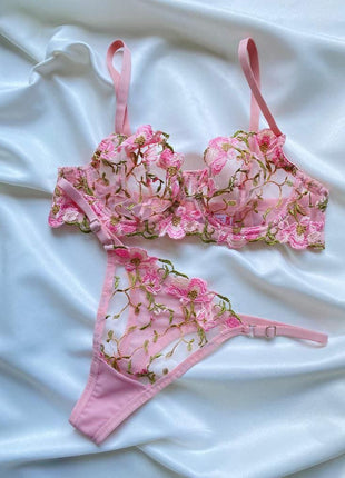 Ensemble de Lingerie en Dentelle Rose Brodée de Fleurs