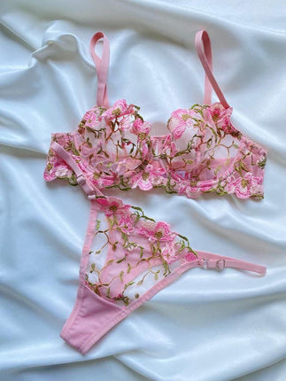 Ensemble de Lingerie en Dentelle Rose Brodée de Fleurs