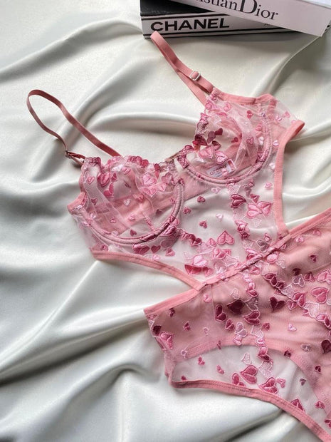 Body en Dentelle Rose avec Broderies Cœur