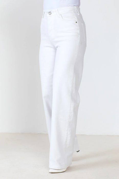 Jeans Blancs Élégance Classique