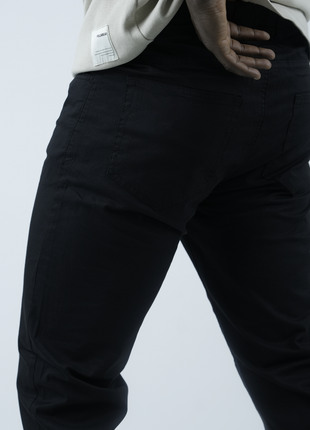 Pantalon Slim Noir 'Élégance Contemporaine'